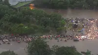 Banjir menggenangi kawasan Cawang menuju Tanjung Priok