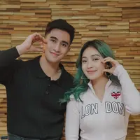 Momen buka bersama Verrell Bramasta ditemani Natasha Wilona (Sumber: Instagram/bramastavrl)