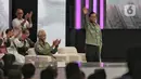 Ganjar-Mahfud mengenakan kemeja lengan panjang warna hijau lengkap dengan scraft berwarna cream, dan di bagian dada kiri bertuliskan slogan Sat Set dan nomor 3 di dada kanan. (Liputan6.com/Angga Yuniar)