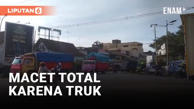 SEMPAT LUMPUH TOTAL AKIBAT MACET, JALAN TEMBESI-SAROLANGUN JAMBI KEMBALI LANCAR