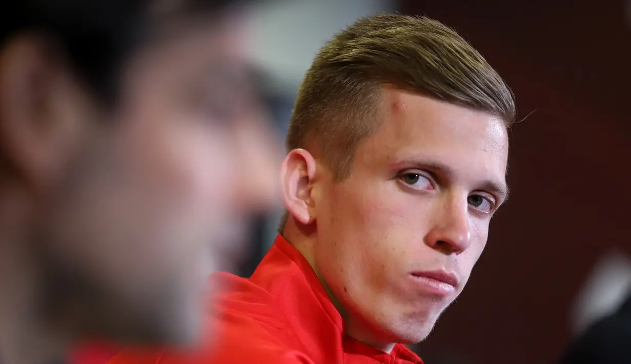 Gelandang baru RB Leipzig asal Spanyol, Dani Olmo saat konferensi pers di Leipzig, Jerman timur (27/1/2020). Dani Olmo sebelumnya santer dikabarkan makin dekat gabung AC Milan di bursa transfer musim dingin. (Jan Woitas/dpa/AFP)
