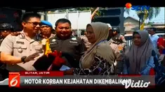 Satreskrim Polres Blitar Kota meringkus komplotan begal yang selama ini meresahkan warga. Dua dari tujuh begal itu, ditembak Polisi karena melawan saat ditangkap.