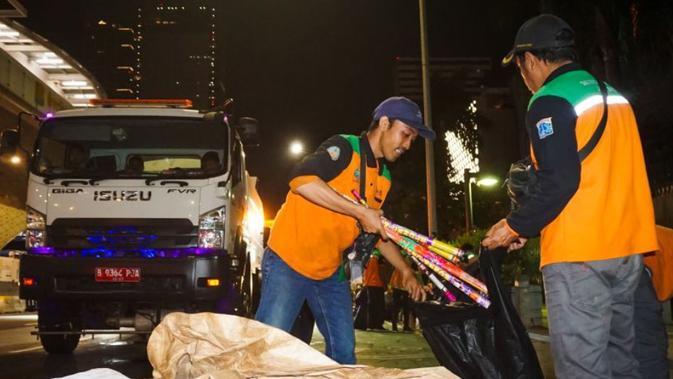 Ribuan Petugas Kebersihan Siap Sikat Sampah Malam Tahun Baru 2026