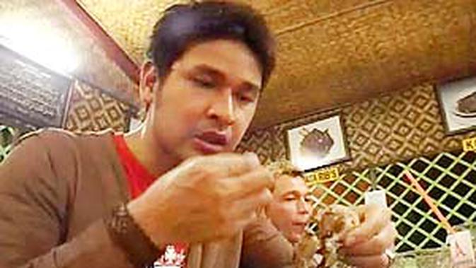 Hikmal Abrar Penggemar Ikan Bakar Showbiz Liputan6 Com