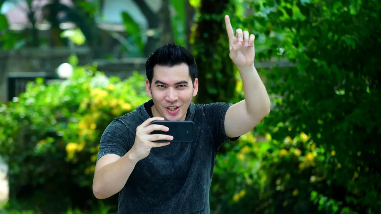 Kutuklah Aku Dengan Cintamu Pliss!
