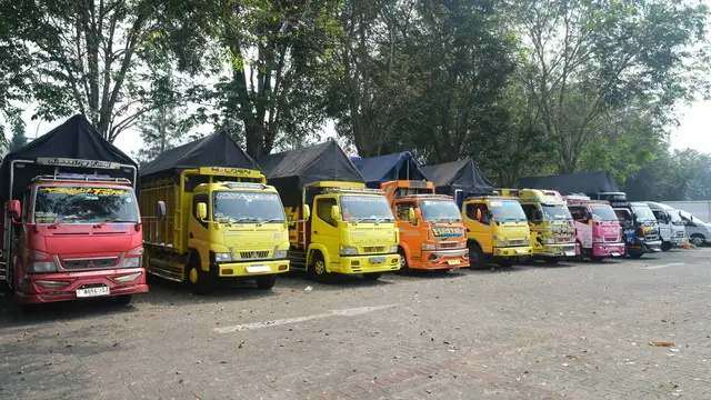 Truk Canter hasil modifikasi (Mitsubishi)