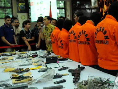 Mabes Polri membongkar jaringan pembuatan dan penjualan senjata api ilegal, Jakarta. Foto diambil pada Jumat (7/11/2014) (Liputan6.com/Faisal R Syam)