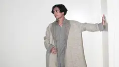 Melalui akun Instagram pribadinya, Jourdy Pranata sendiri kerap mengunggah berbagi foto. Bahkan, beberapa fotonya menggunakan busana semi formal pun tak lepas dari perhatian netizen. (Liputan6.com/IG/@jourdy.pranata)