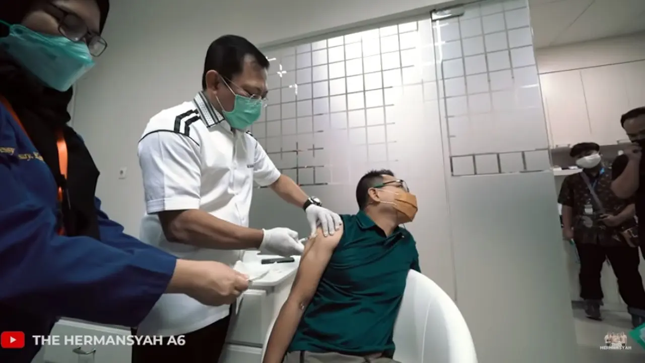 6 Momen Keluarga Anang Hermansyah Disuntik Vaksin, Ekspresi Anang Jadi Sorotan