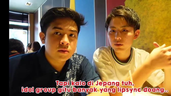 <p>Vlog Jerome Polin dan Tomoyama, disitu Tomoyama mengatakan bahwa idol grup asal Jepang kebanyakan mereka melakukan <em>lipsync</em>.</p>