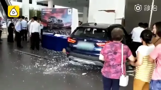 Niat Test Drive Mobil Mewah, Malah Berakhir jadi Bencana