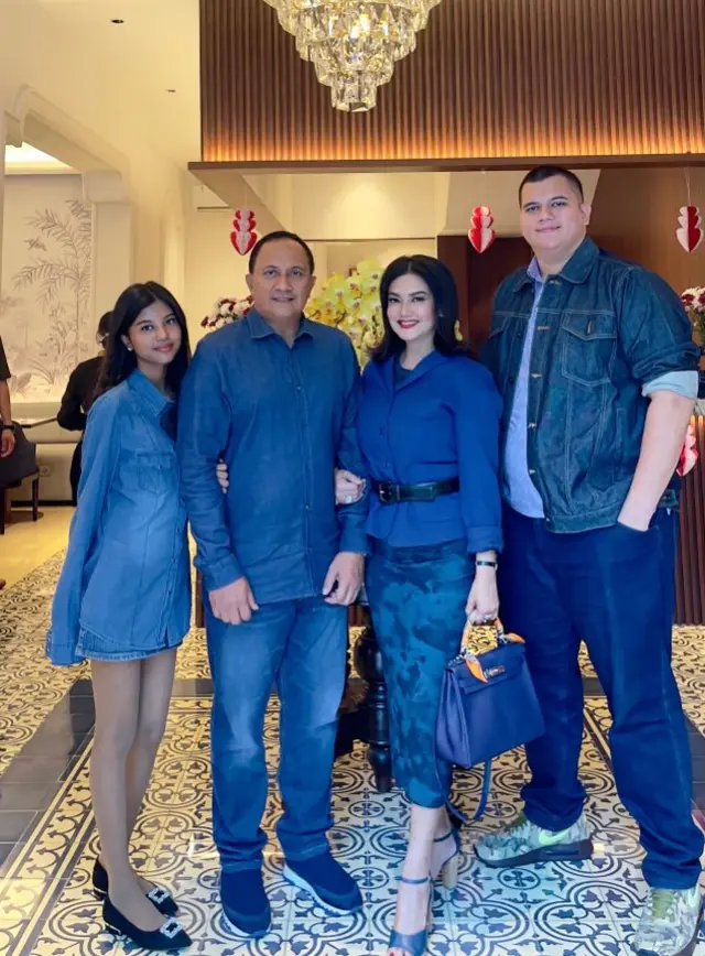 12 Tahun bersama, 9 potret kebersamaan Bella Saphira dan Agus Surya Bakti yang mesranya layaknya ABG