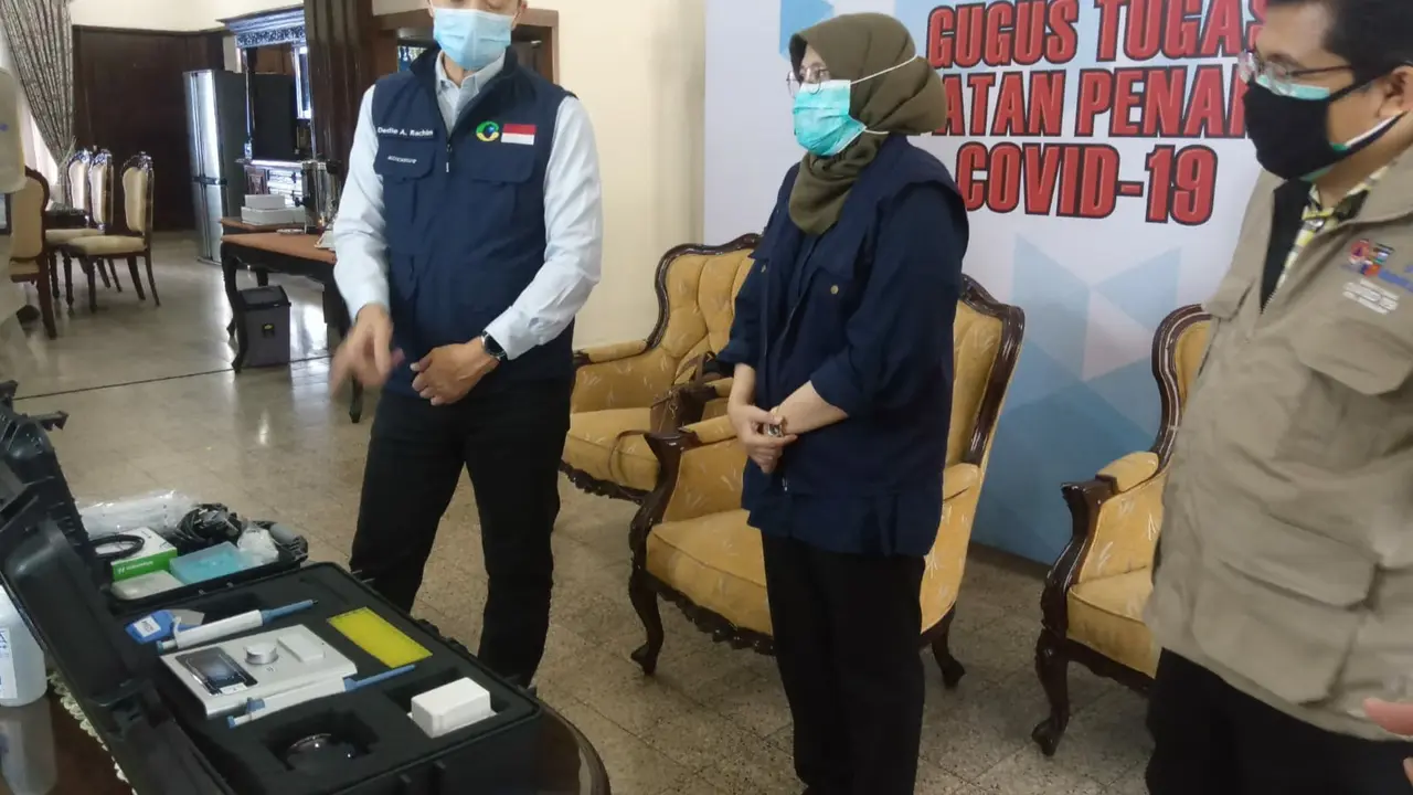 Kota Bogor menerima bantuan alat PCR Portabel dari Satgas Covid-19 Jawa Barat
