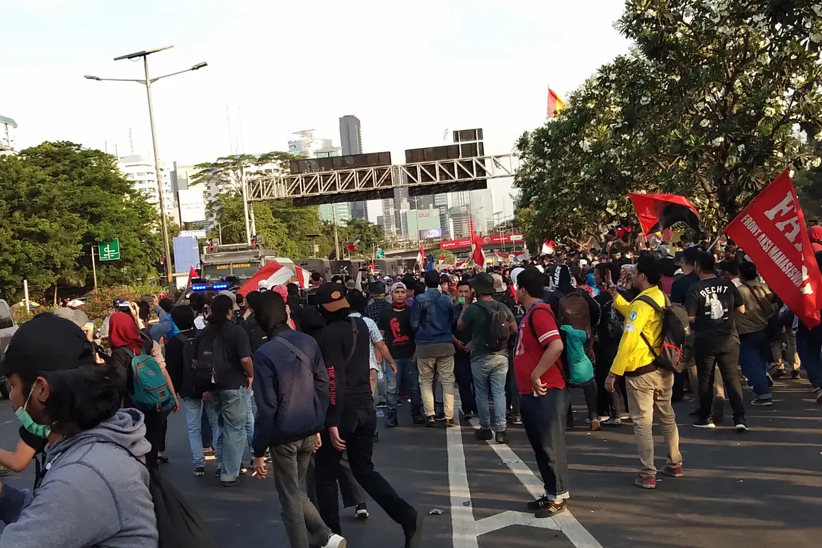 Massa di depan Gedung DPR RI Jakarta