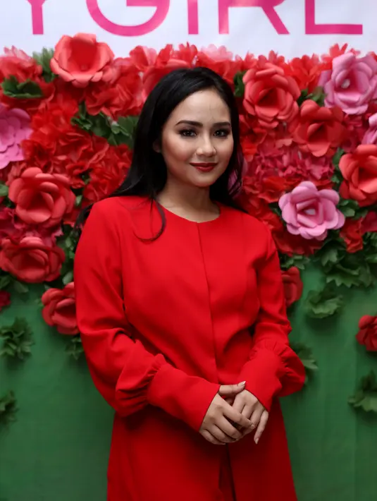 "Pasti aku masih sangat belajar. Untuk album prosesnya panjang aku selama 4 tahun banyak ngulik bikin lagu, bikin aransemen. Papah aku tugasnya jadi mentor, dari situ aku banyak belajar menentukan apa yang aku mau," tukas Gita. (Andy Masela/Bintang.com)