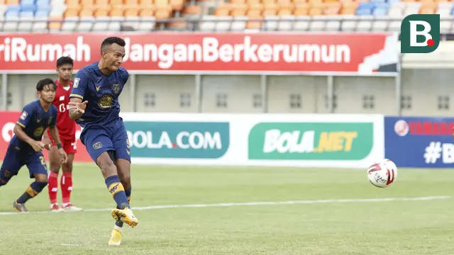 FOTO: Persela Lamongan Unggul 2-1 atas Persik Kediri di Babak Pertama - Melvyn Lorenzen