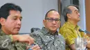 Ketua Umum Kadin Indonesia, Rosan P Roeslani (tengah) saat menggelar konferensi pers terkait rencana Aksi 2 Desember di Jakarta, Selasa (29/11). (Liputan6.com/Angga Yuniar)