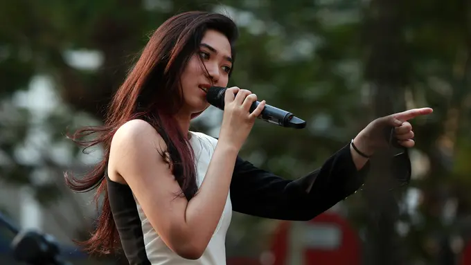 [Bintang] Isyana Sarasvati