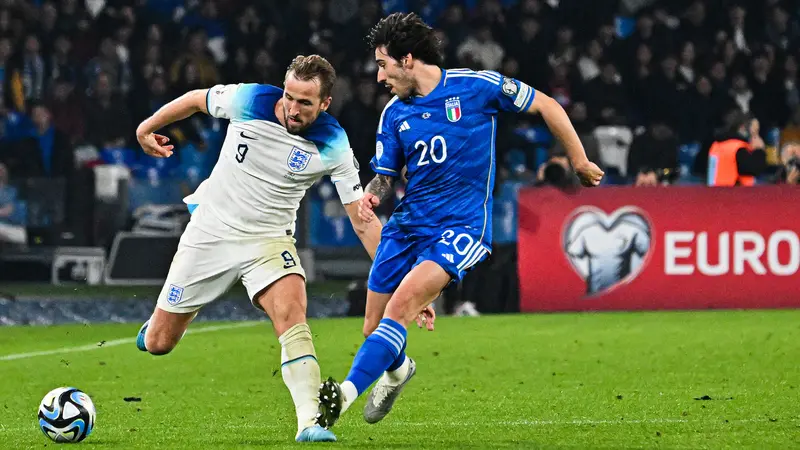 Foto: Timnas Inggris Sukses Pertahankan Kemenangan atas Italia Melalui 10 Pemain di Kualfikasi Euro 2024
