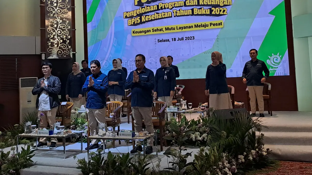 Direktur Utama BPJS Kesehatan, Ali Ghufron Mukti  dalam acara Public  Expose BPJS Tahun Buku 2022, Jakarta, Selasa (18/7/2023). (Ayu/Merdeka.com)