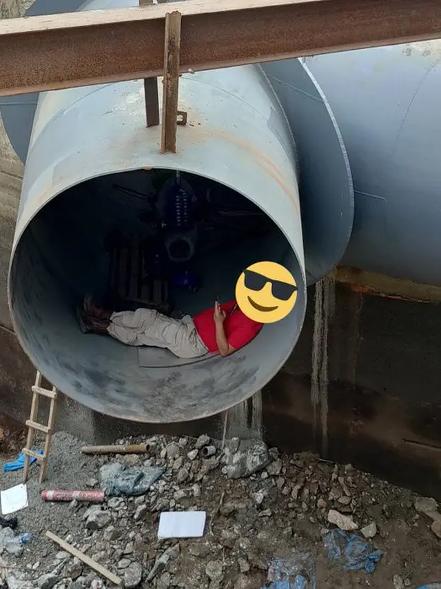 6 Potret Kuli Bangunan Kasmaran Jatuh Cinta Ini Bikin Mandor Senyum Tipis