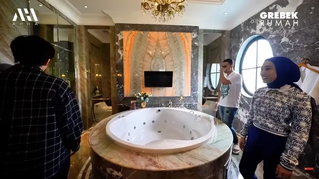 Rumah Mewah Reza Gladys