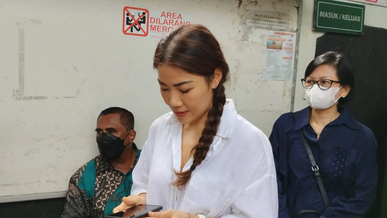 Inge Anugrah, istri Ari Wibowo (Liputan6.com/ M Altaf Jauhar)