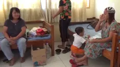 Sejumlah warga kota Makassar, sili berganti mendatangi lokasi pengungsian korban gempa selamat yang terjadi di Palu dan kabupaten Donggala Sulawesi Tengah.