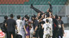 Gol tunggal Gufroni Al Maruf ke gawang PSIM Yogyakarta dalam laga perebutan tempat ketiga Liga 2 2021 di Stadion pakansari, Bogor, Kamis (30/12/2021) memastikan tiket terakhir promosi ke BRI Liga 1 musim depan menjadi milik Martapura Dewa United. (Bola.com/Bagaskara Lazuardi)