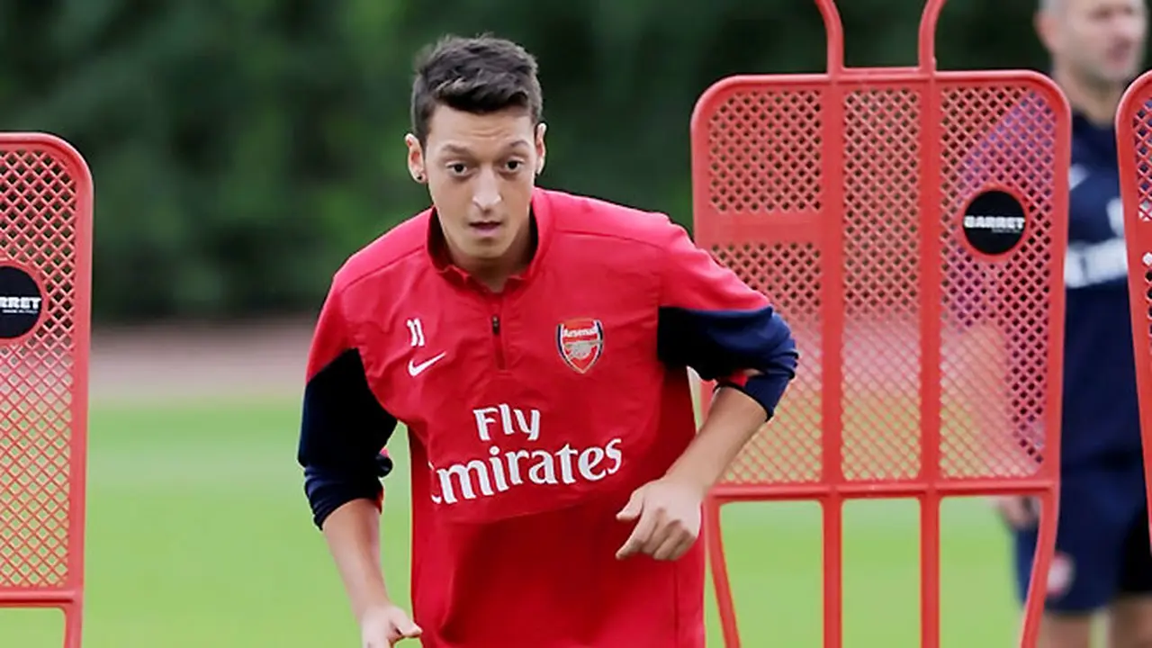 ozil-130912c.jpg