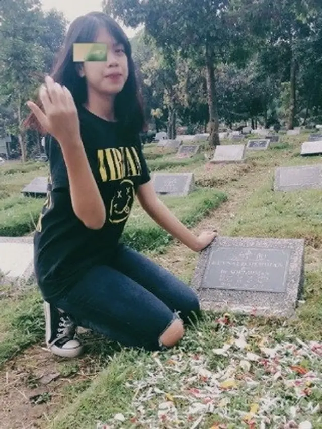 Berpenampilan Rockstar ke Makam Ayahnya, Alasan Gadis Ini Menyayat Hati