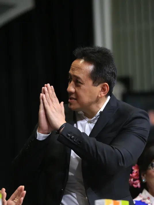 "Ini pertanda Indonesia banyak orang berkualitas. Jadi ini bukan hanya menjual fisik, tapi juga menginspirasi. Selain fisik terawat, tapi kepandaian dan bakat juga penting," kata Triawan Munaf,di Studio Indosiar, belum lama ini.(Adrian Putra/Bintang.com)