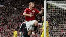 Gelandang Manchester United, Paul Scholes, merayakan gol ke gawang Liverpool pada laga Liga Premier Inggris di Stadion Old Trafford, Inggris, Minggu (22/10/2006). (AFP/Andrew Yates)