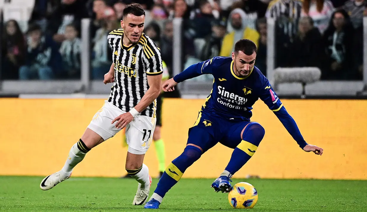 Main di kandang sendiri, Juventus langsung menurunkan formasi menyerang. Dua penyerang Moise Kean dan Dusan Vlahovic dimainkan bersamaan oleh pelatih Massimiliano Allegri sejak menit pertama. (Marco Alpozzi/LaPresse via AP)