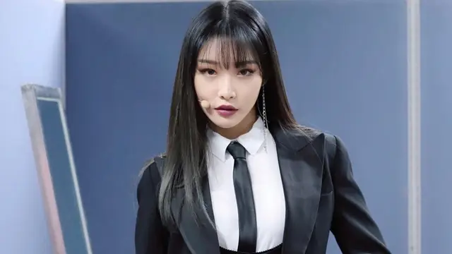 FOTO: Gaya Girl Crush Solois Chungha, Penuh Kharisma dan Pesona