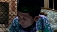 Seorang kakek penjual pisang dan seorang peyandang tunarungu dan wicara akhirnya bisa naik haji.