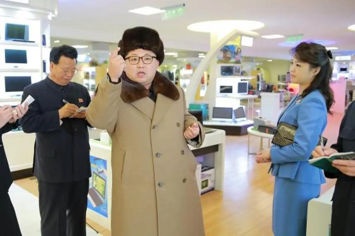 Kim Jong Un Main ke Mall di Korea Utara, Ini 4 Bukti Fotonya!