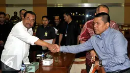 Jaksa Agung HM Prasetyo (kiri) usai melakukan rapat kerja dengan Komisi III DPR di Komplek Parlemen, Jakarta, Kamis (17/9/2015). Rapat itu membahas anggaran Kejaksaan Agung Tahun 2016. (Liputan6.com/Johan Tallo)
