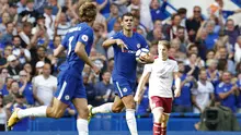 Selebrasi Alvaro Morata usai mencetak gol pertama Chelsea ke gawang Burnley pada laga perdana Liga Inggris 2017/2018 di Stamford Bridge, Sabtu (12/8/2017). (Ian KINGTON / AFP)