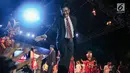 Gubernur DKI Jakarta, Djarot Saiful Hidayat menyapa warga dalam acara Kaleidoskop dan Terima Kasih Gubernur 2012-2017, di Lapangan Banteng, Jakarta, Sabtu (14/10). (Liputan6.com/Faizal Fanani)