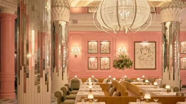 Sensasi Liburan Mewah di Dubai yang Membuat Takjub, Ada Yoga di Bawah Laut! (Maverick)