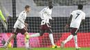 Striker Arsenal, Nicolas Pepe, melakukan selebrasi usai mencetak gol ke gawang Wolverhampton Wanderers pada laga Liga Inggris di Stadion Molineux, Selasa (2/2/2021). Arsenal takluk dengan skor 2-1. (Shaun Botterill/Pool via AP)