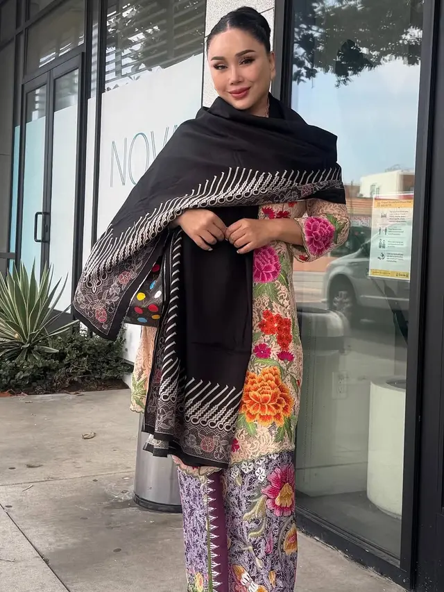 Titi DJ dan Kedua Anak Kembarnya saat hadir di Pernikahan Putri Bungsunya Stephanie Poetri [@ti2dj]