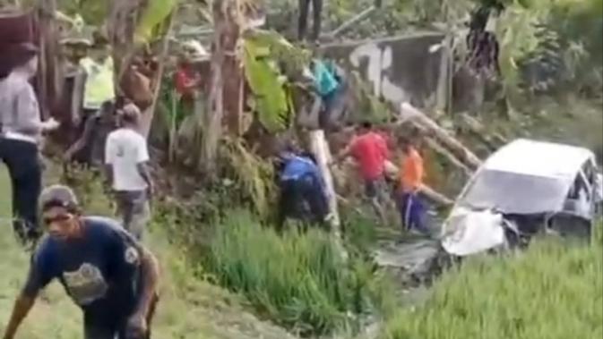 Penyebab KA Argo Bromo Tabrak Avanza di Grobogan Hingga 4 Orang Tewas