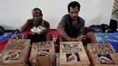 Petani saat berada di kantor LBH Jakarta, Jakarta, Sabtu (18/3). Aksi mencor kaki mereka lakukan hingga izin lingkungan baru bagi PT Semen Indonesia yang telah diteken Gubernur Jateng Ganjar Pranowo, dicabut kembali. (Liputan6.com/Johan Tallo)