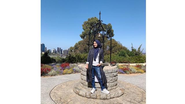 Selain itu, kakak Sonny Septian ini juga menjadi MC di beberapa acara off air.