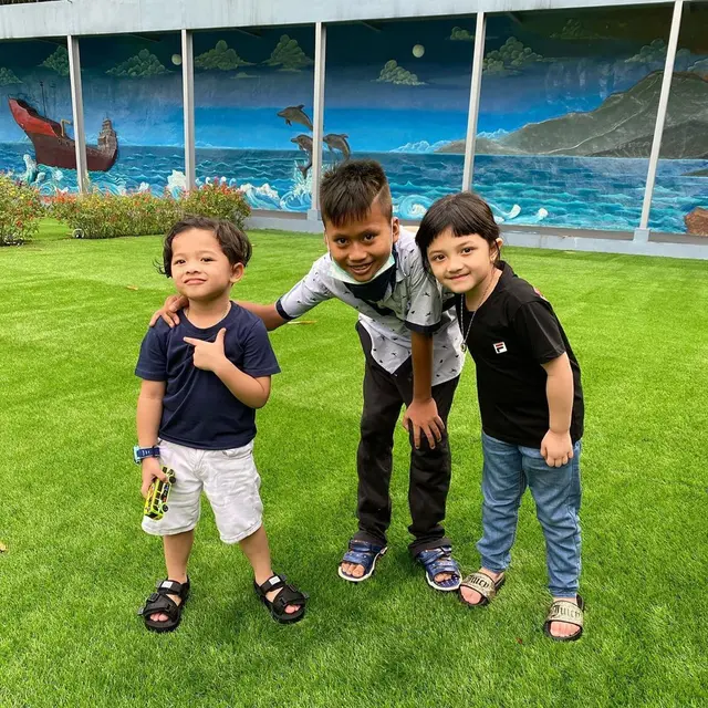 6 Momen Kedekatan Arsy dengan Putra, Anak Angkat Ashanty Seperti Saudara Kandung