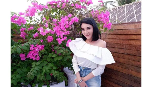 Lama Vakum, Ini 7 Potret Terbaru Kiki Amalia yang Masih Betah Sendiri