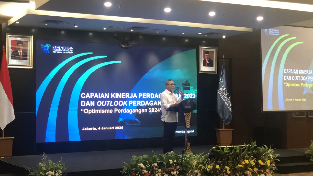 Menteri Perdagangan (Mendag) Zulkifli Hasan saat konferensi pers di Kantor Kementerian Perdagangan, Jakarta Pusat, Kamis (4/1/2024). (Elza/Liputan6.com)