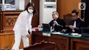 Putri Candrawathi usai menjalani sidang lanjutan dalam kasus pembunuhan Brigadir Yosua Hutabarat dengan agenda sidang pembacaan tuntutan oleh Jaksa Penuntut Umum di Pengadilan Negeri Jakarta Selatan, Rabu (18/1/2023). Pembunuhan terhadap Brigadir J terjadi pada Jumat, 8 Juli 2022 di rumah dinas Sambo nomor 46 yang terletak di Kompleks Polri, Duren Tiga, Jakarta Selatan. (Liputan6.com/Johan Tallo)